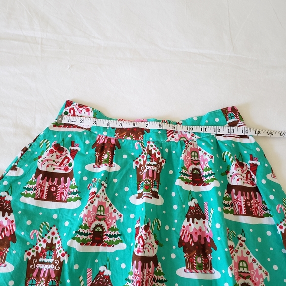 Retrolicious Gingerbread House Skirt - Picture 2 of 6